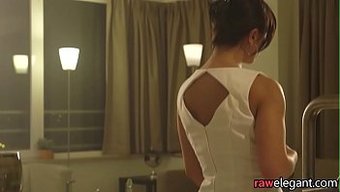 欧洲熟女在狂野的三人...