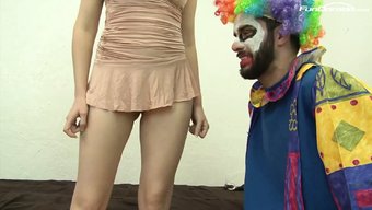 舔和吮吸自然身材和毛...