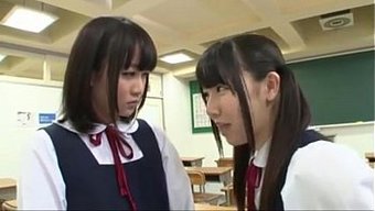 青少年日本女同性恋在...