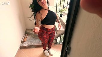大屁股的熟女在这个业...