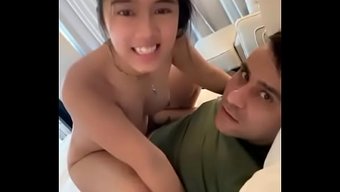 和小巧漂亮的亚洲妹子...