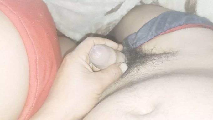 印度少女自慰并猛烈射精