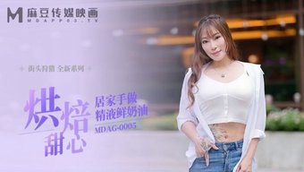 可爱的亚洲少女口交并...