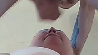 俄罗斯熟女在口交后接...