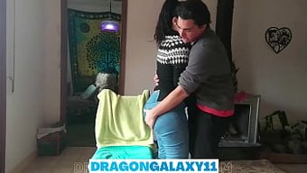 继妹在业余色情片中勾...