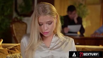 娇小的女孩alexa...
