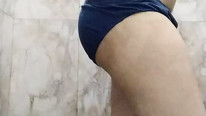 印度少女的硬自慰会话,惊喜的结局