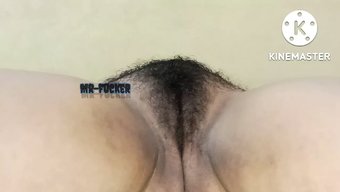 18岁的女友乞求激烈的性爱