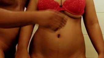 穆斯林女孩戴着头巾,...