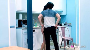 少女宝贝在做爱时被摄...