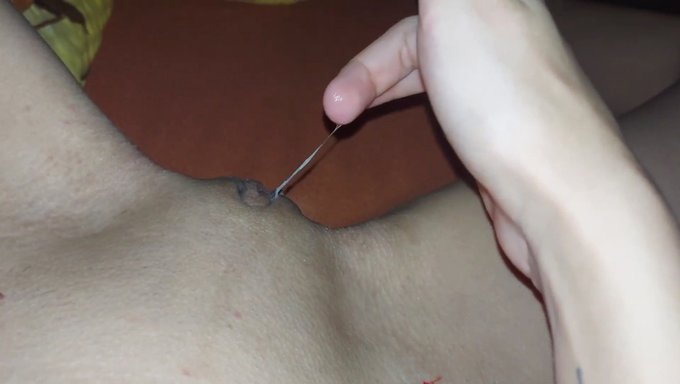 18岁的波兰女孩在pov视频中自慰并射精