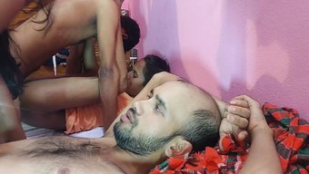 大学女生第一次体验四人行