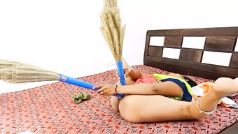 肌肉发达的印度少女从...