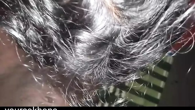 印度18岁女孩聊粗暴的性爱和口交快感