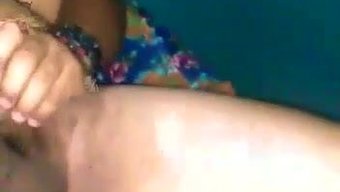 成熟的情侣沉迷于口交快感