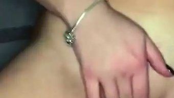 丰满的熟女与两个男人...
