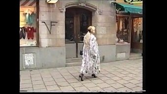 复古家庭主妇沉迷于热...