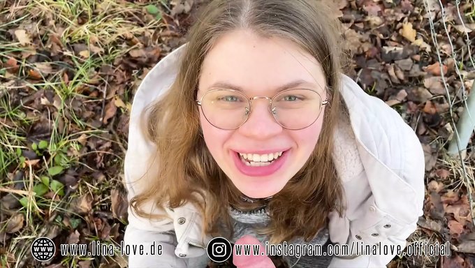 欧洲18岁女孩第一次户外口交体验
