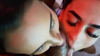 妻子邀请她的朋友分享...