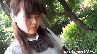 日本女学生用她的内裤...