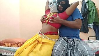 成熟的印度女人在自制...