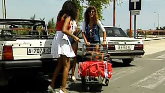西班牙美女在复古的快感中