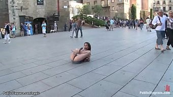 西班牙暴露狂在户外被操