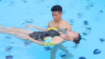 用这种漂浮技术发现水...