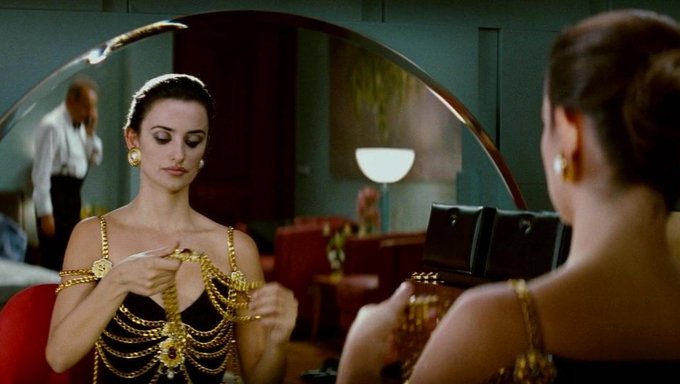 Penelope Cruz的大天然乳房在行动中