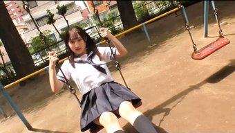 业余视频中的乳头游戏...