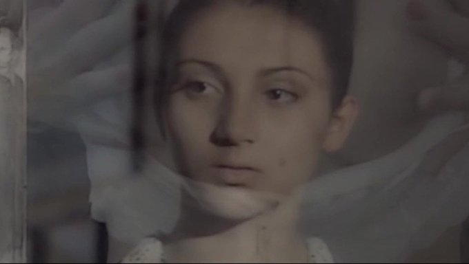 欧洲成熟的bella Donne和sarah Fosterman在热辣的女同性恋场景中