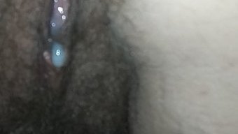 业余美女在自制视频中...