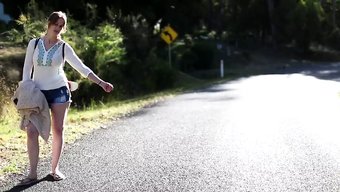 女孩的感性亲吻和自我愉悦
