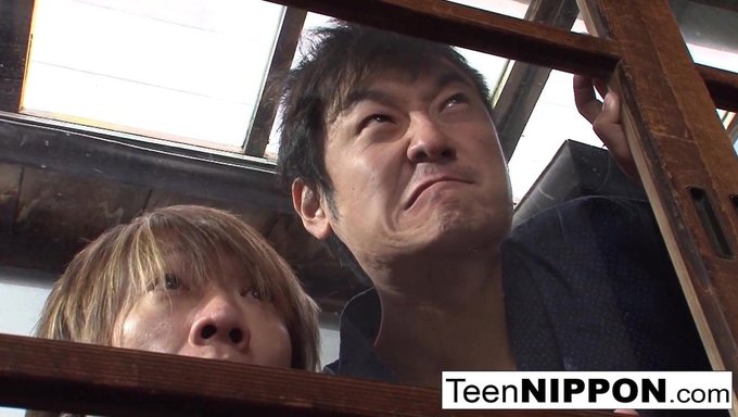 日本少女(18+)在毛茸茸的内裤场景中享受性玩具游戏