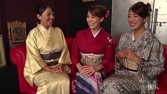 与亚洲熟女在和服中进...