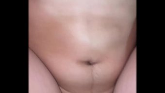 一个漂亮的皮奈学生在...