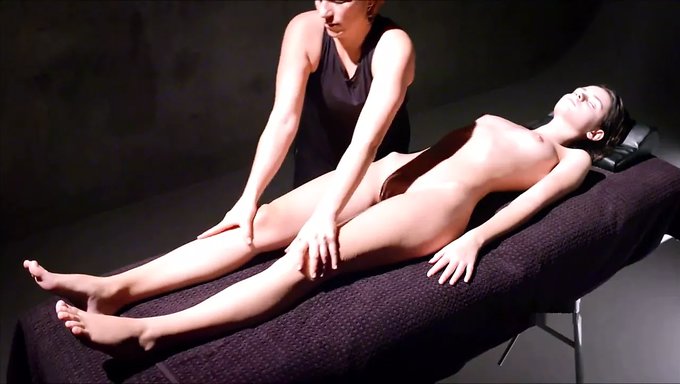 欧洲美女ariel沉迷于感性的按摩