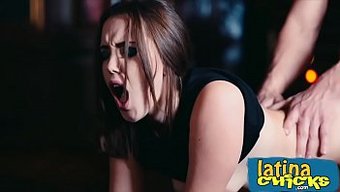 迷人的拉丁裔少女zo...