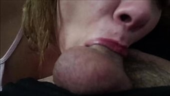 继妹给她的继父深喉口...