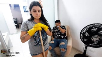 纹身少女被她最好的朋友操了