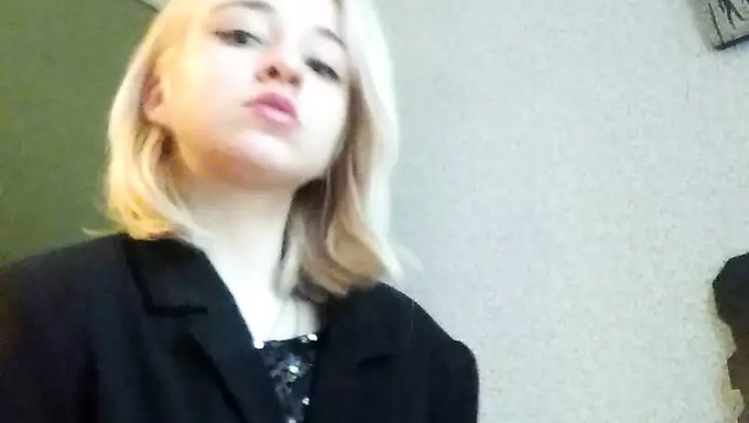 业余俄罗斯少女脱衣自制视频