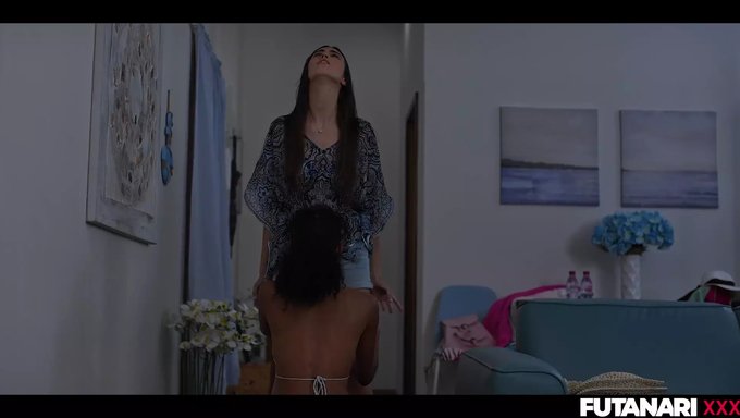 Lovita Fate的大屁股合集,热辣的人妖射精和内射场景
