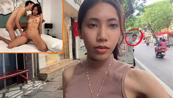 男人追着贝拉,拍下她的裸体,然后事情变得激烈。