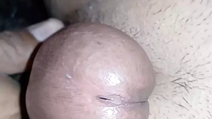 印度熟女被大鸡巴肛交,痛苦地尖叫