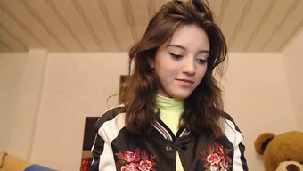 和我一起自慰,我坐在...