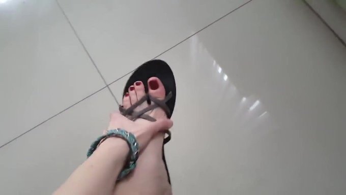 人字拖和脚:感性的玩耍时间