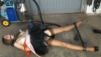 性感的熟女穿着丝袜和...