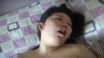 大雞巴亞洲女孩被深深地插入