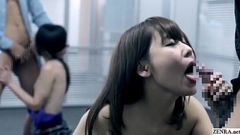 继母和女儿参加激烈的...