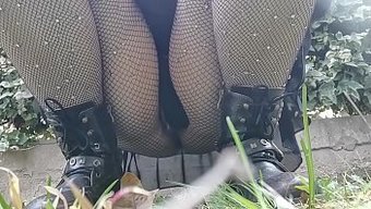 户外尿尿和公共闪光:...